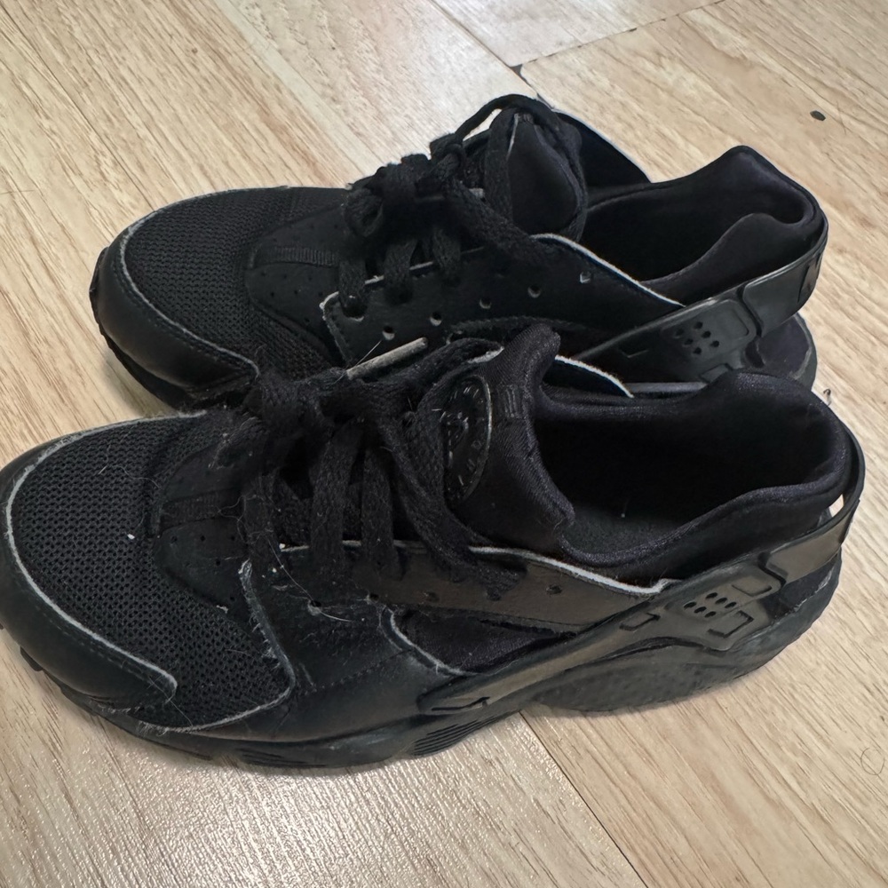 Nike Huaraches-Black Athletic Sneakers